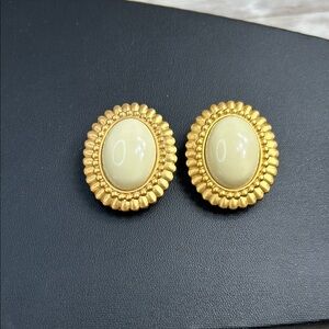 Elegant Vintage Gold and Cream Cabachon Earrings